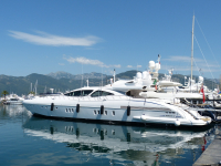 Top Benefits of Choosing a Yacht Charter Vacation